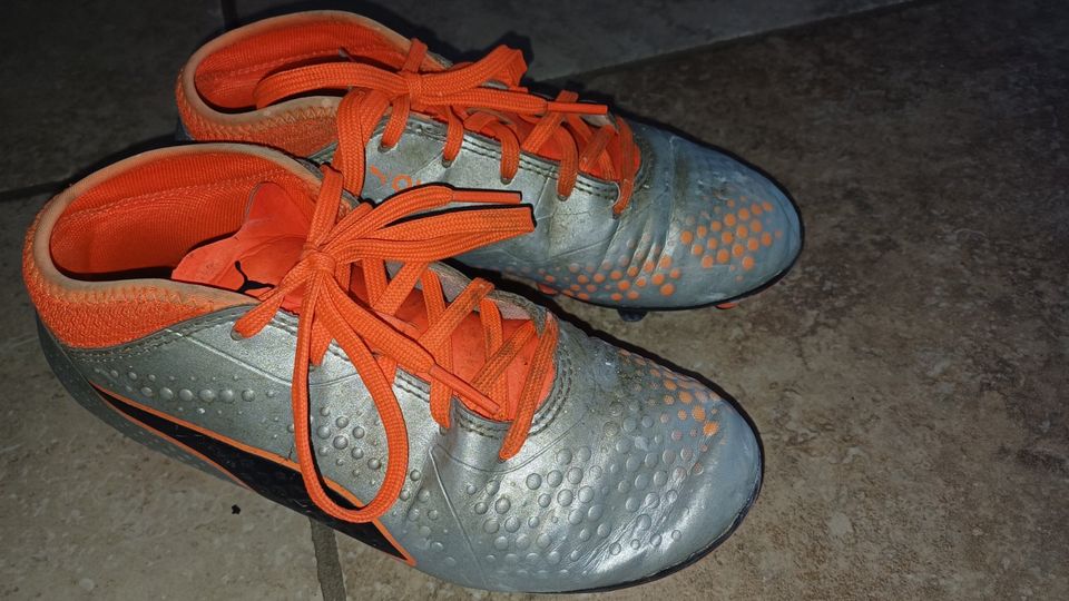 Fußballschuhe Puma 32 in Kolbermoor