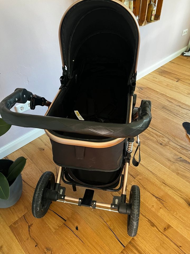 Kinderwagen+Babyschale in Neukamperfehn