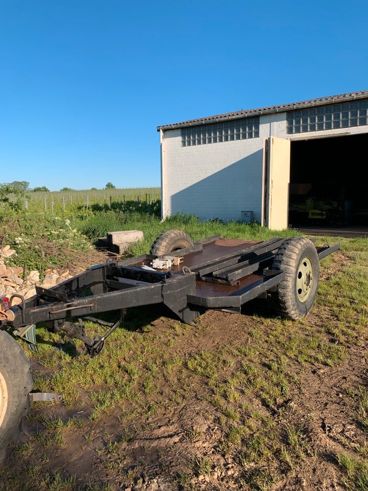 Tieflader Bundeswehr in Bechtheim Rheinhessen