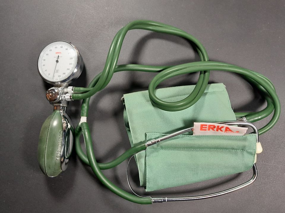 Blutdruckmessgerät ERKA Erkameter Vintage mit Stethoskop in Weißbach