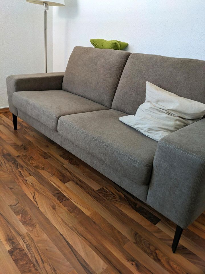 Hochwertiges 2,5-Sitzer Sofa (Ein Monat alt, Neupreis 1.850€) in Geist