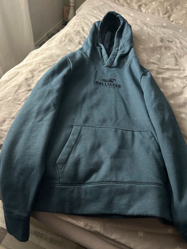 Hollister Pullover Größe S in Quierschied