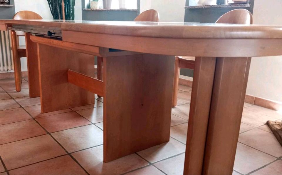 Esszimmer, Tisch mit 6 Stühlen,  2x mit Lehne, Buche massiv in Ebersburg