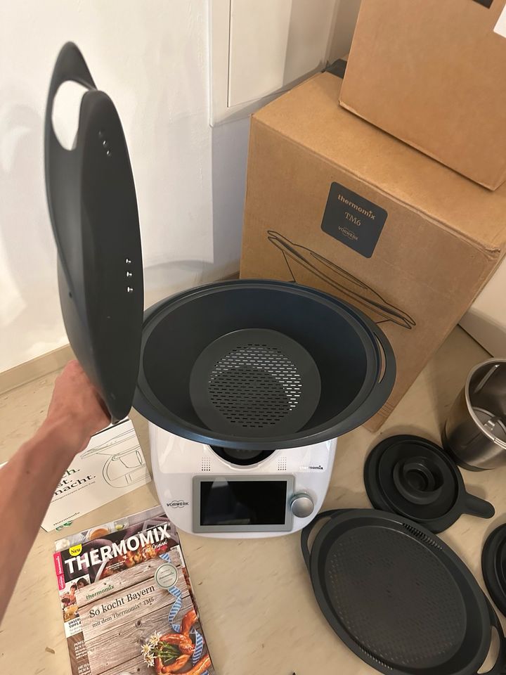 Vorwerk Thermomix TM6 mit Zubehör + 2. Mixtopf mit Garantie OVP in Frankfurt am Main