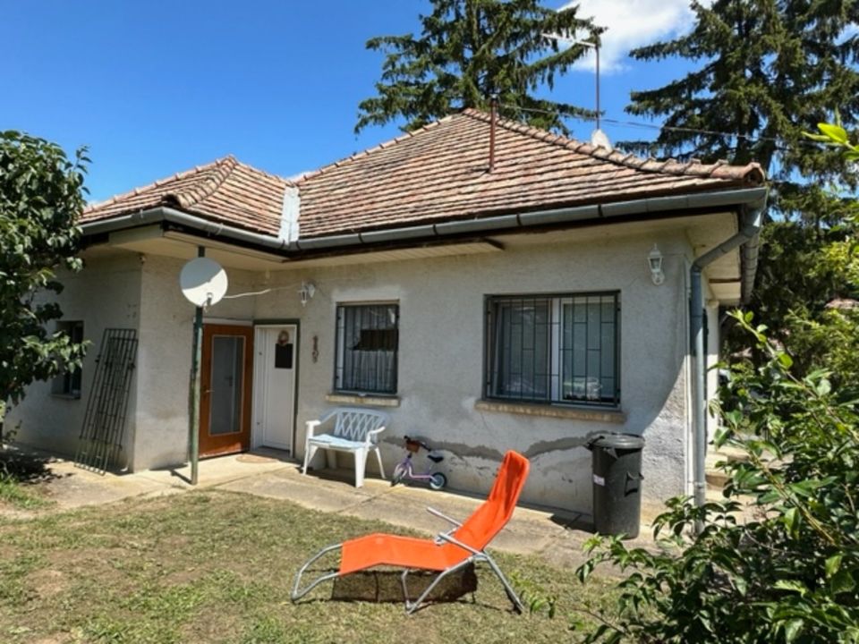 Ungarn: Haus, Südseite Balaton (Plattensee) bei Balatonföldvár in Kämpfelbach