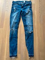 Jeanshose mit Löchern Gr. S/M Baden-Württemberg - Weinstadt Vorschau