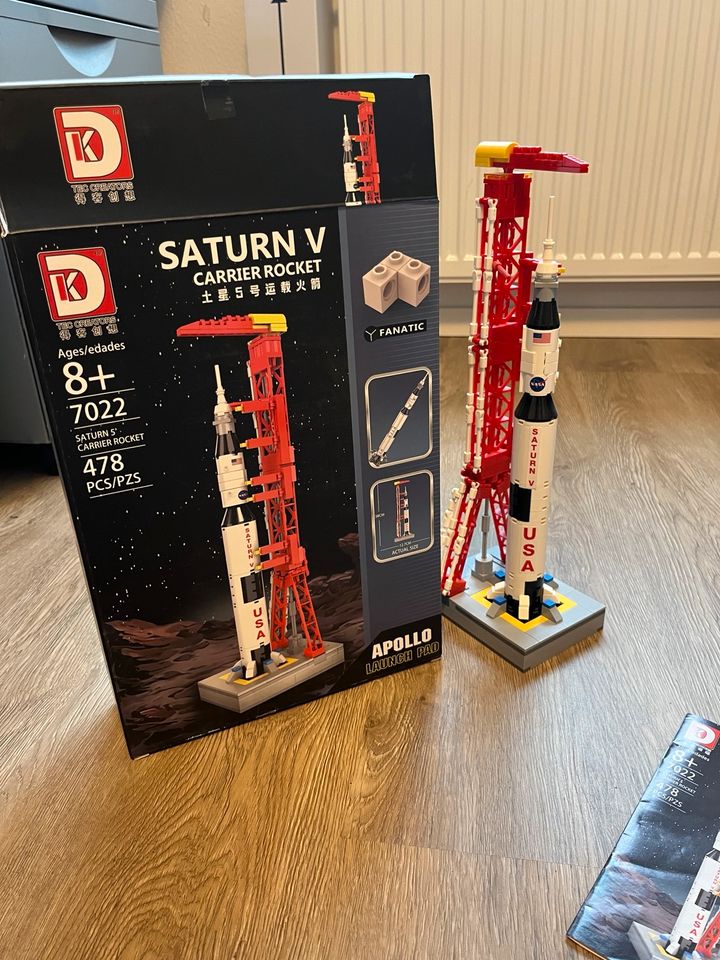 Saturn v Carrier Rocket bricks klemmbaustein Rakete NASA in Mutlangen