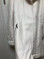 Weißer neuer Mantel von Guess in S originelles Muster Brandenburg - Potsdam Vorschau