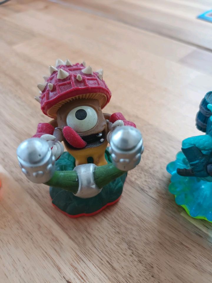 Skylander Spiel Wii mit Portalen und Figuren in Weiterstadt