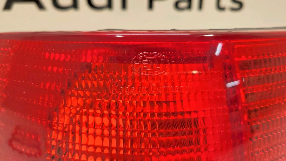 Rückleuchte Rot NEU Original Audi 100 S4 A6 S6 C4 Avant in Bredstedt