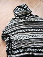 Poncho gr 34/36 Oberteil Pullover Nordrhein-Westfalen - Brilon Vorschau