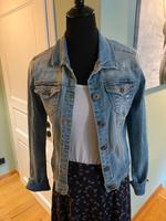 Jeansjacke yest Gr. 36 Sachsen - Hartha Vorschau