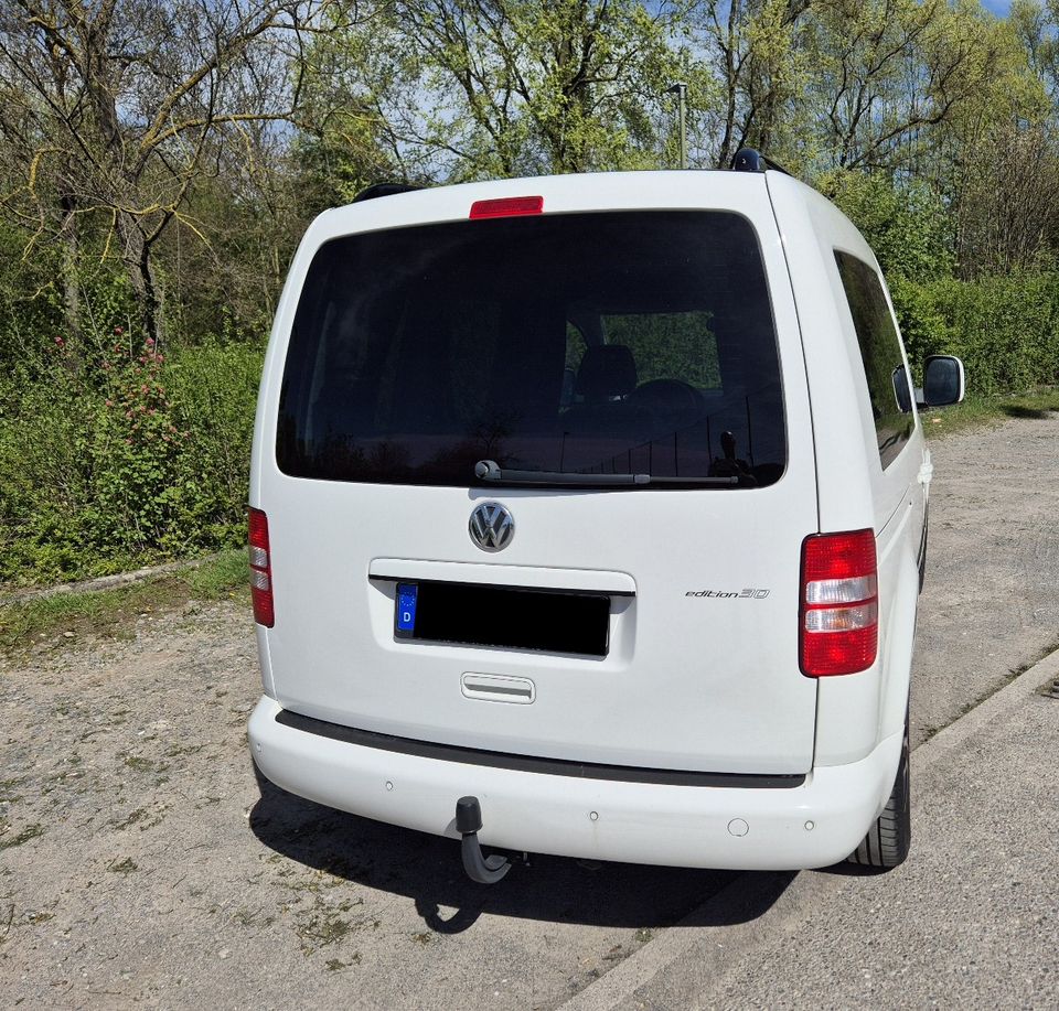 Volkswagen Caddy - Camper und Alltagsauto (2 in 1) in Leonberg