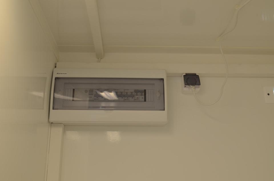 PKW Anhänger NEU 1300 Kg Toilettenwagen 2 Abteile Waschbecken in Bielefeld