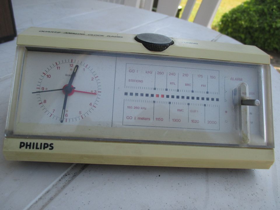 altes Clock Radio von Philips France - HL 3792/00 -- Radiowecker in Heusweiler