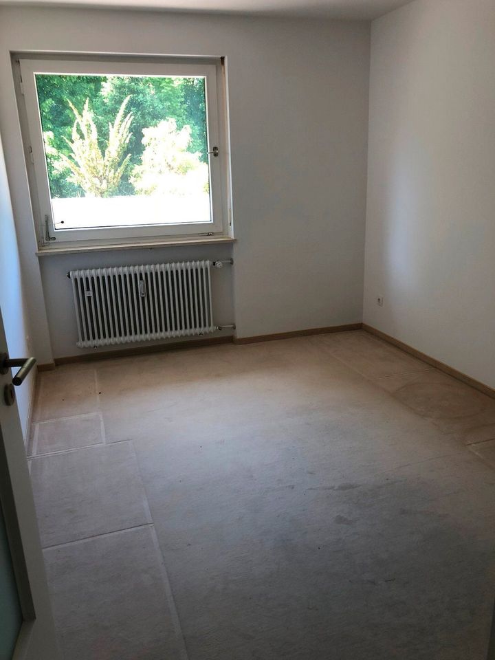 ILIEV IMMOBILIEN: Schön geschnittene und ruhige 5-Zimmer-Dachterrassenwohnung mit Süd-/Westausrichtung in HARLACHING (Harthauser Straße) in München