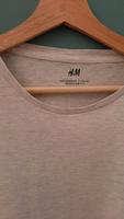 weißes T-Shirt mit dünnen grauen Streifen Düsseldorf - Stadtmitte Vorschau