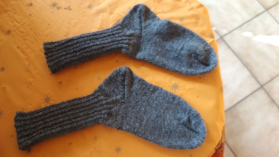 Selbstgestrickte Socken in Fürth