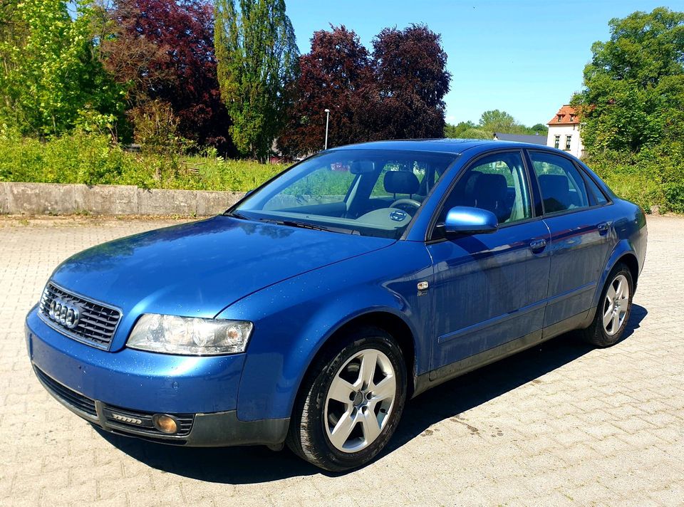 Audi A4 2.0 Benzin erst:125tsd Tüv:05/2026 Automatik Top! in Chemnitz