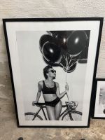 Desenio Woman Ballons Poster - schwarz-weiß Dresden - Neustadt Vorschau
