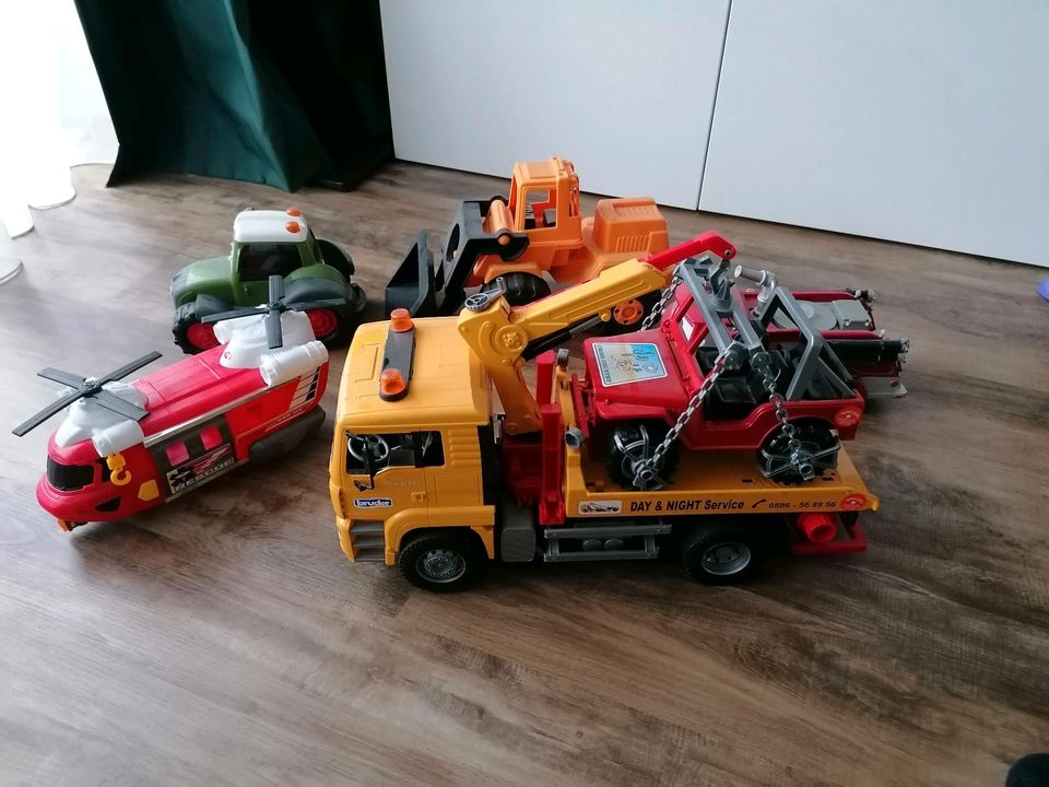 Feuerwehr, Traktor, Hubschrauber, Abschleppdienst Auto, Bagger. in Lohmar