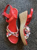 Sandalen Tamaris mit Keilabsatz - Größe 39 Bayern - Geltendorf Vorschau