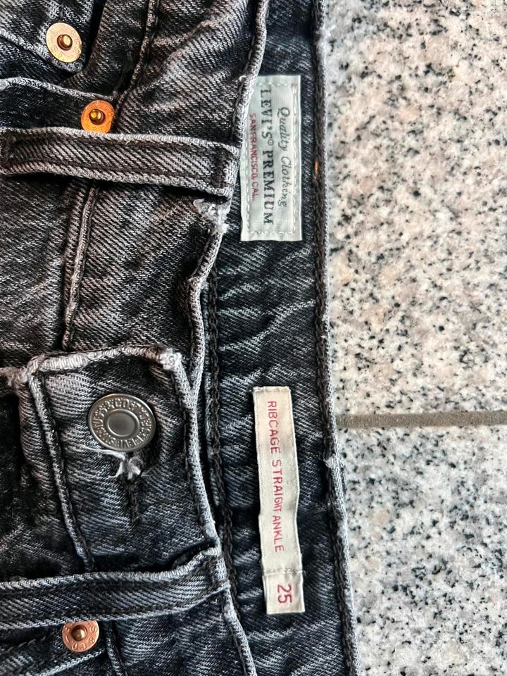 Levi's Ribcage Straight Ankle Jeans, Gr. 25/29 in Stuttgart