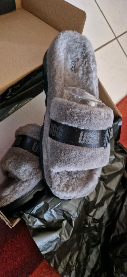 Ugg fluff up slide schlappen schuhe in Hürth