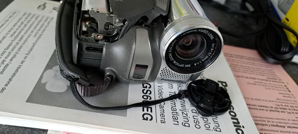 Digital Camcorder - Videokamera Panasonic NV-GS60EG - 30x Zoom in München