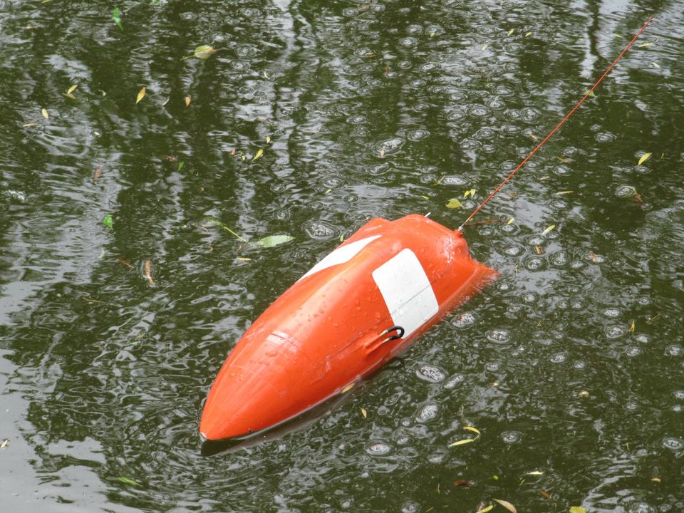 RC Rennboot Kohlefaser in Ingelheim am Rhein