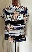 Top Bluse Guess Los Angeles Blumen Volant Carmen Gestreift Polo Nordrhein-Westfalen - Hilden Vorschau