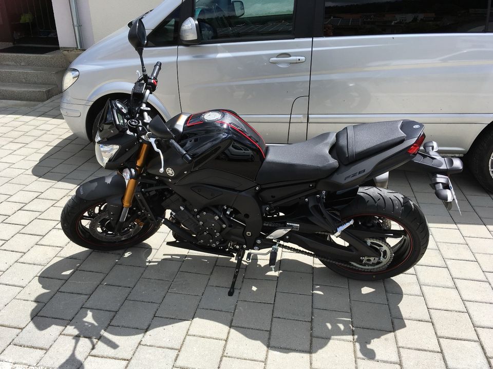 Yamaha FZ8 RN25 ABS erst 1500 KM 2016 Leo Vince in Schelklingen