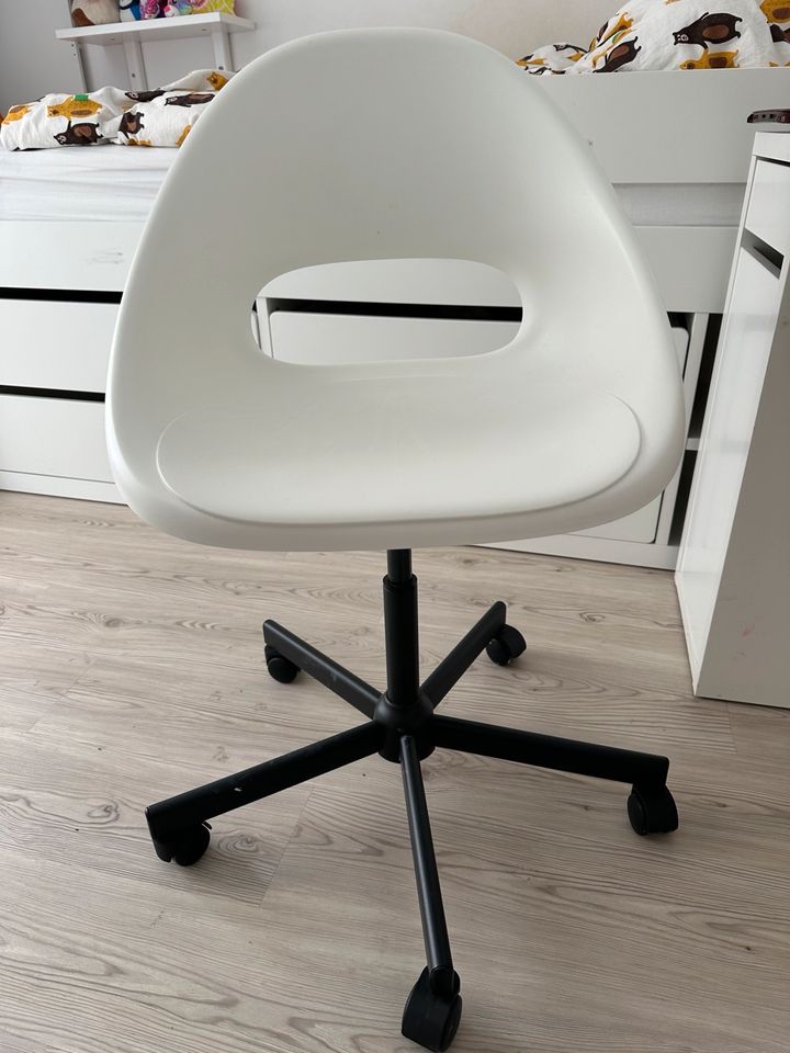 Schreibtisch Stuhl IKEA in Offenbach