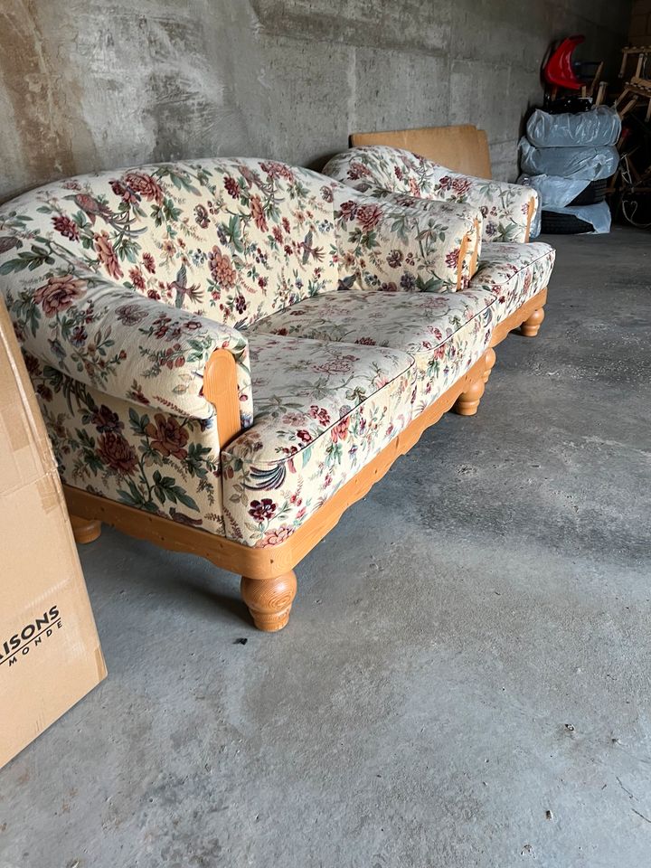 Liegestühle, Sofas, Sessel. Ich warte auf Ihr Angebot in Titisee-Neustadt