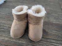 Lammfell Babyhausschuhe Schuhe 0-6 Monate beige wie NEU München - Schwabing-Freimann Vorschau