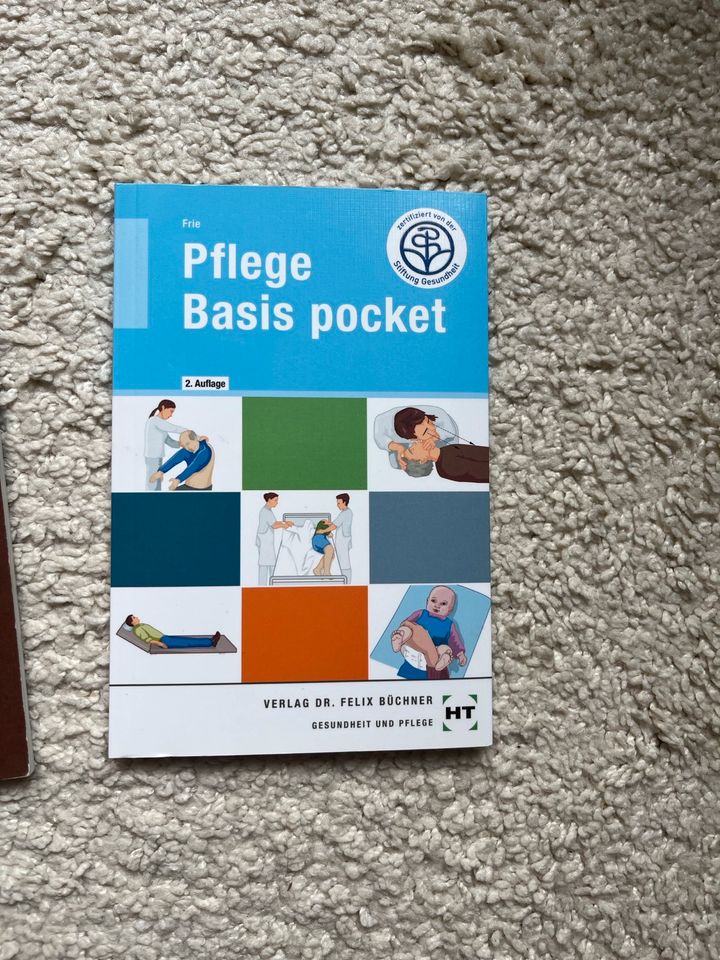 Pflege Basis Pocket Buch Handbuch in Dresden