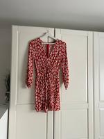 ZARA Jumpsuit Gr L , rot mit Blümchen, neuwertig Bayern - Erlangen Vorschau