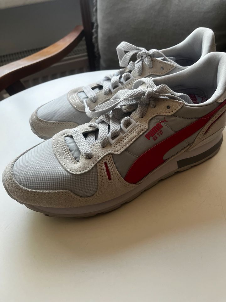 Puma Sneakers grau beige rot Gr.40 NEUw in Moers