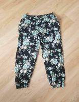 S. Oliver leichte Stoffhose, schwarz mit Blumenmuster, Größe 46 Hessen - Ebersburg Vorschau