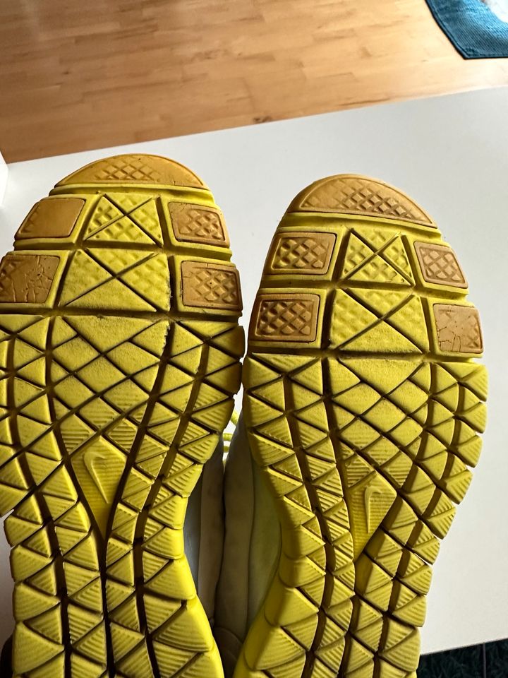 Nike Free TR Fit weiß/gelb 38 in Buchen (Odenwald)