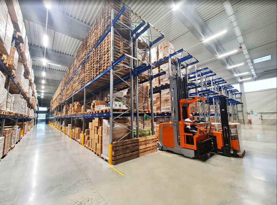 Palettenplätze / Palettenstellplätze / Europalettenplätze mieten in 9.000 m2  Logistikzentrum / Lagerfläche / Lagerhalle in Kenzingen