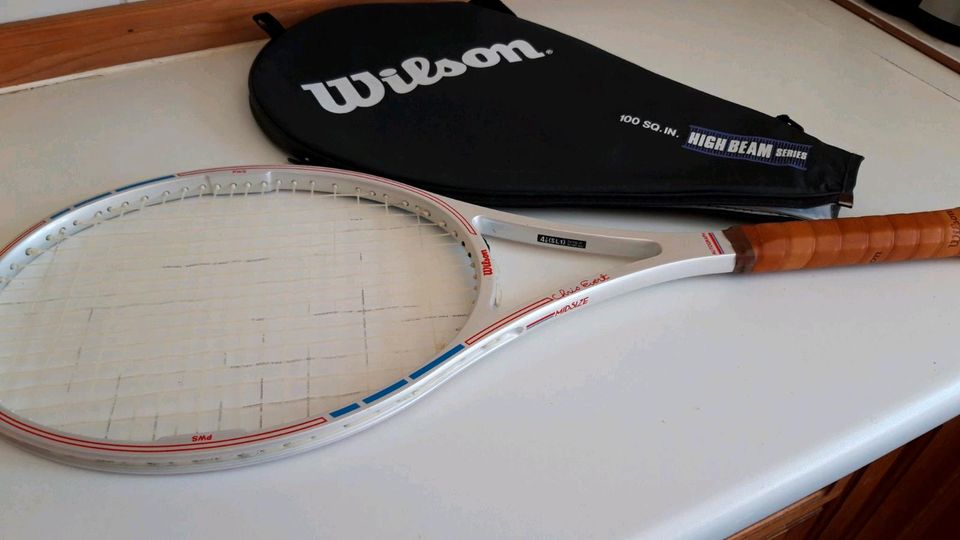 Wilson Tennisschläger und Head Mid plus in Peiting