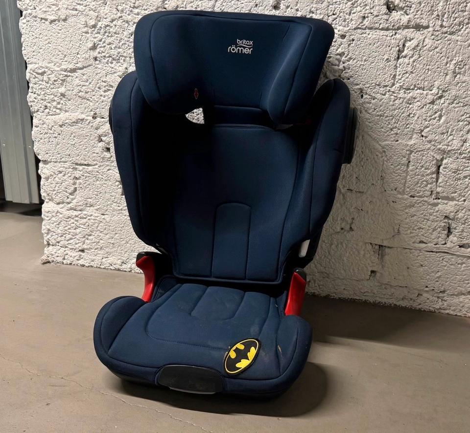 Britax Römer Kidfix 2 XP Sict Kindersitz Auto Blau in Neu-Isenburg
