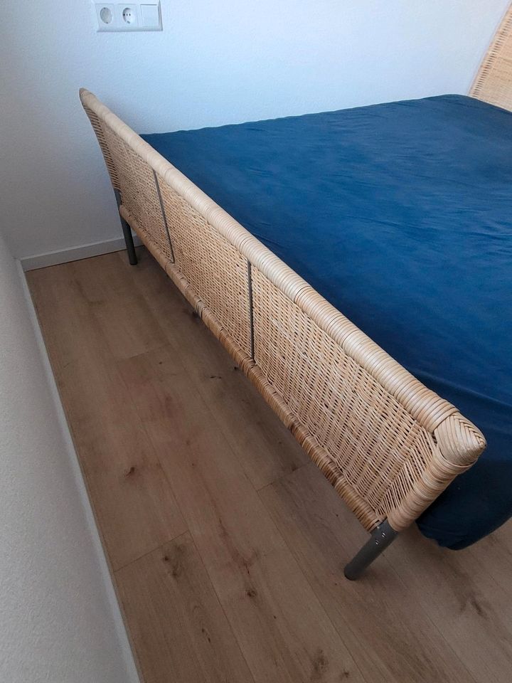 Bett mit Lattenrost ohne Matratze in Friedrichshafen