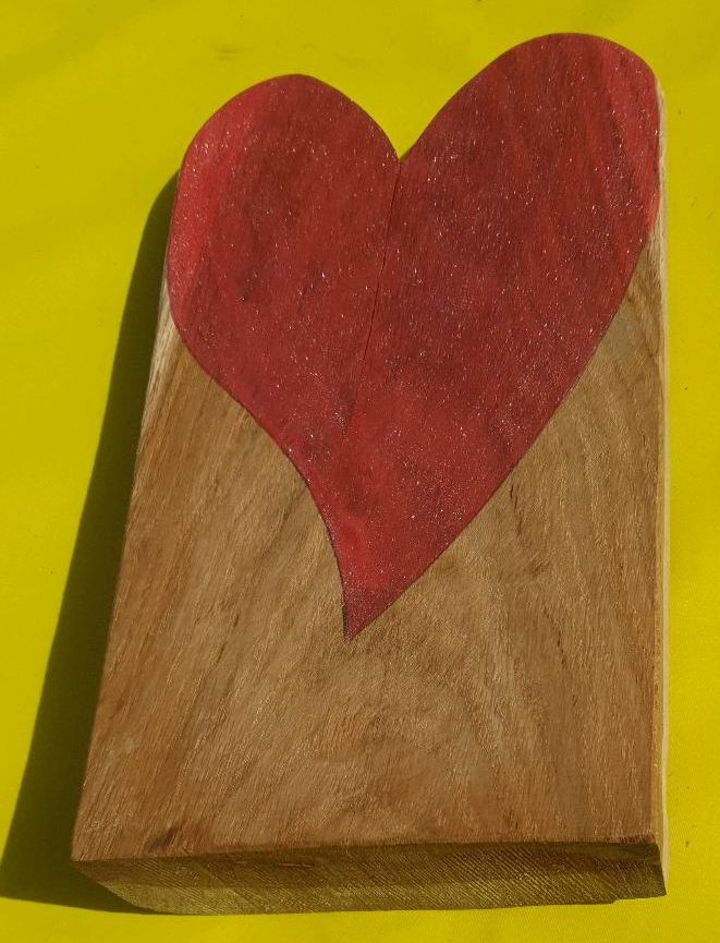Holzfigur Schönes Herz auf Eiche 32 x 17 cm in Dunningen