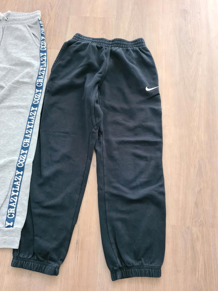 Kinder Jungen Jogginghosen 146/152 Nike Schriftzug Hose Gummizug in Bergisch Gladbach