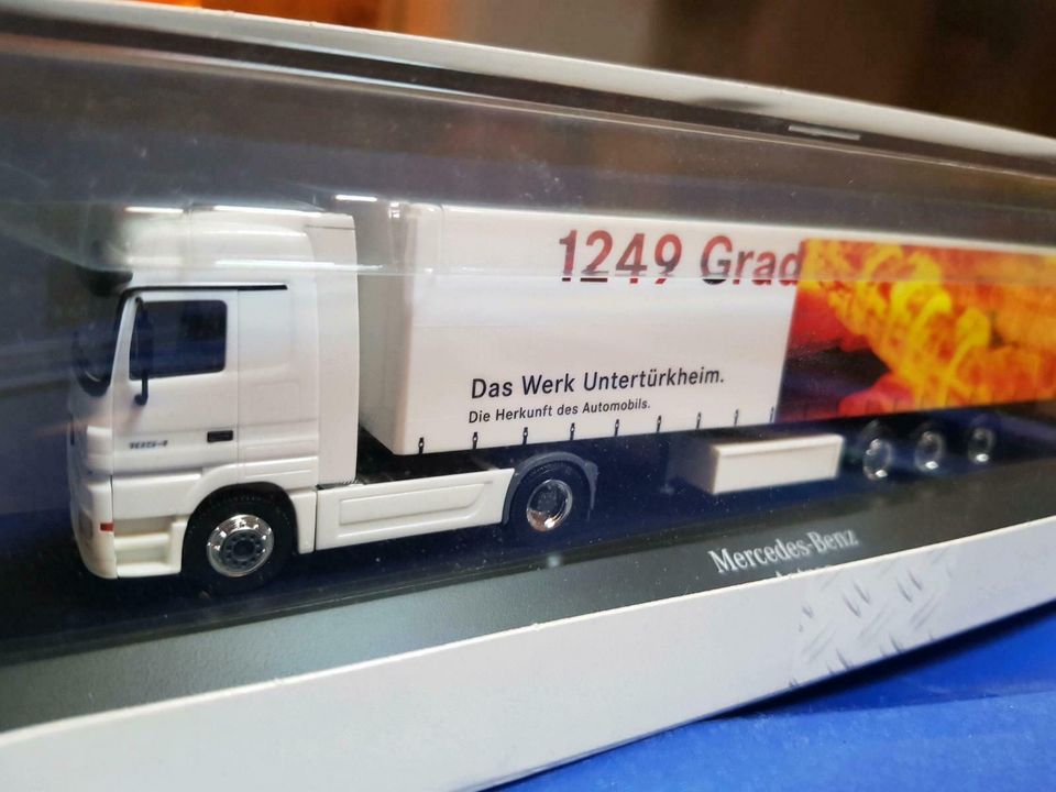 Mercedes Benz Actros mit Trailer Anhänger 1:87 herpa in Königsbach-Stein 