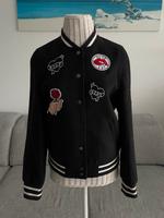H&M Baseball College Sport Jacke Schwarz Aufnäher Herz Rose Mund Östliche Vorstadt - Hulsberg Vorschau