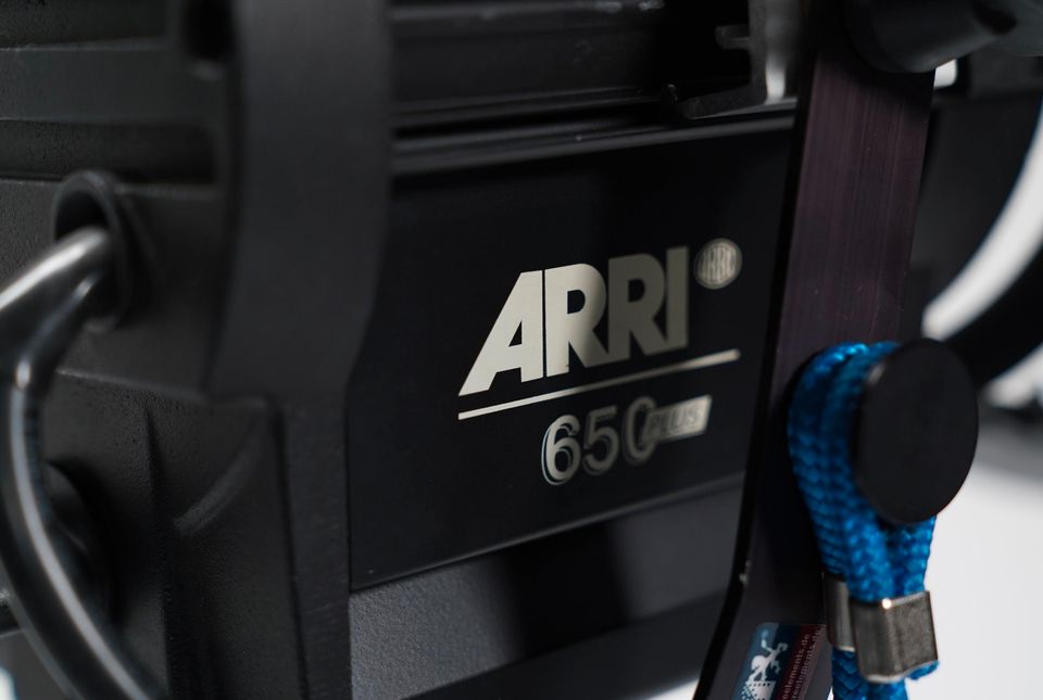 ARRI Junior 650W Plus Fresnel Tungsten Stufenlinse Filmlicht in München