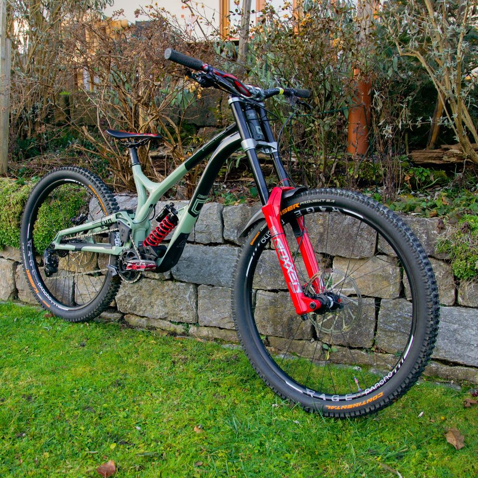 Commencal Supreme v4 Mullet “L” in Zusmarshausen